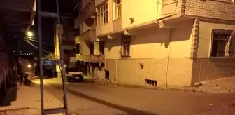 Kamyonetle otomobil çalmaya gelen şüpheliler vatandaşları görünce böyle kaçtı