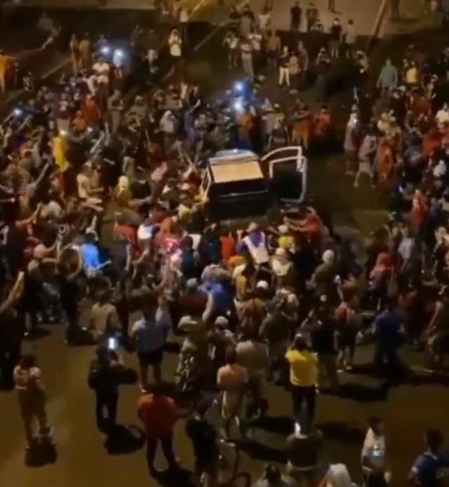 Panama'da akaryakıt fiyatlarını protesto eden yüzlerce kişi ülkeyi yangın yerine çevirdi