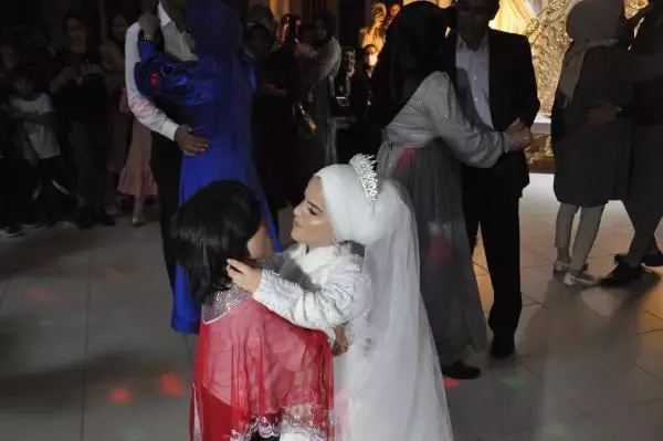 Hikayeleri filmlere konu olur! 108 santim boyundaki Emine ve Ahat dünyaevine girdi