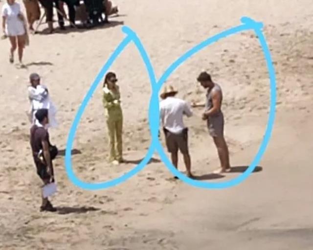 12 yıl sonra bir araya gelen Beren Saat ve Kıvanç Tatlıtuğ'un setinden yeni kare geldi 12 yıl sonra bir araya gelen Beren Saat ve Kıvanç Tatlıtuğ'un setinden yeni kare geldi