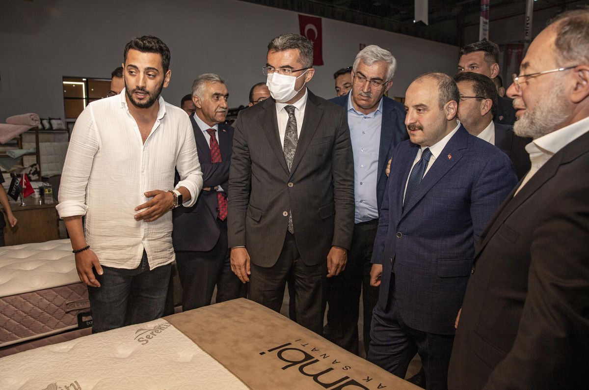 Bakan Varank 'Doğu Anadolu Evlilik Hazırlıkları ve Mobilya Fuarı'nda konuştu: (1)