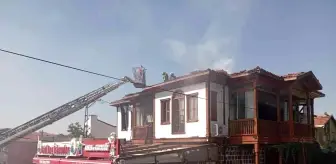 Son dakika haberleri | Başkentte korkutan yangın... Bacadan sıçrayan alevler restoran çatısını sardı