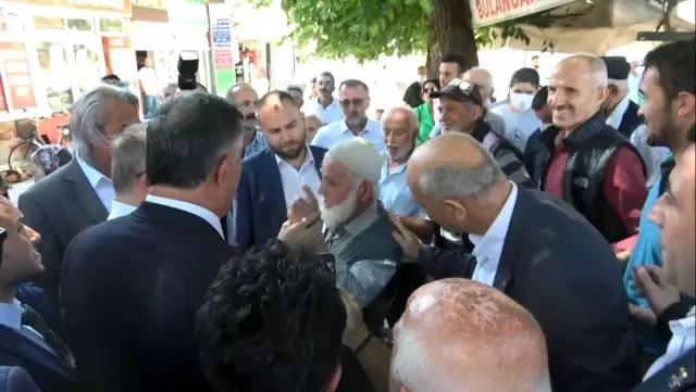 Vatandaş 'Erdoğan sizi Başbakan yaptı niye onu terk ettiniz?' diye sordu, Davutoğlu cevabı geciktirmedi