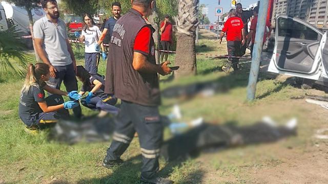 Mersin'de otomobil tıra arkadan çarptı: 4 ölü