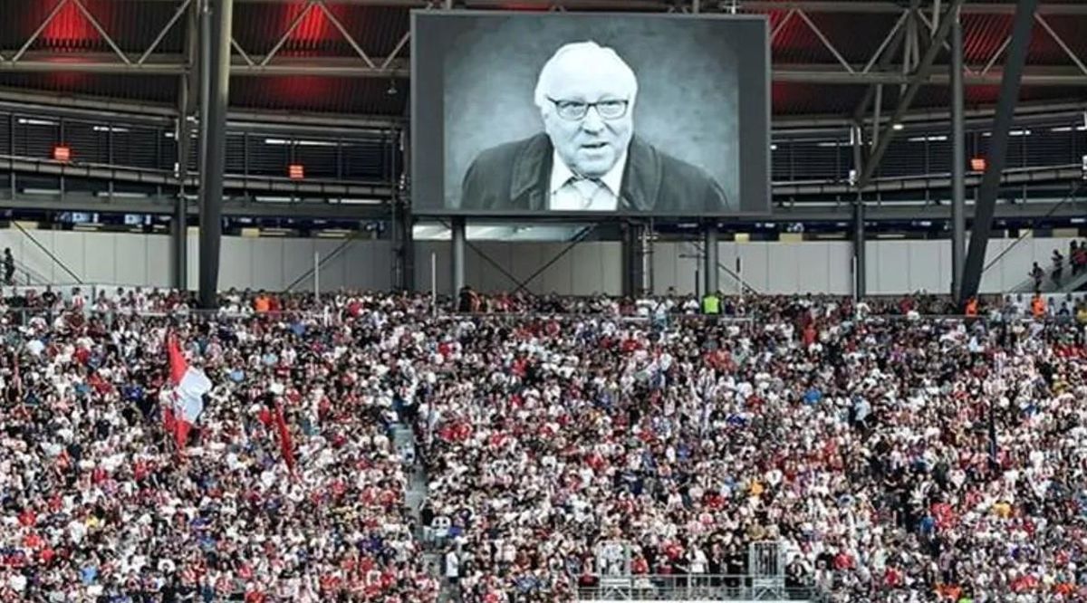 Uwe Seeler kimdir, hangi takımda oynadı? Uwe Seeler öldü mü, neden öldü? Uwe Seeler nereli, hangi mevkide futbol oynadı, kaç golü var?