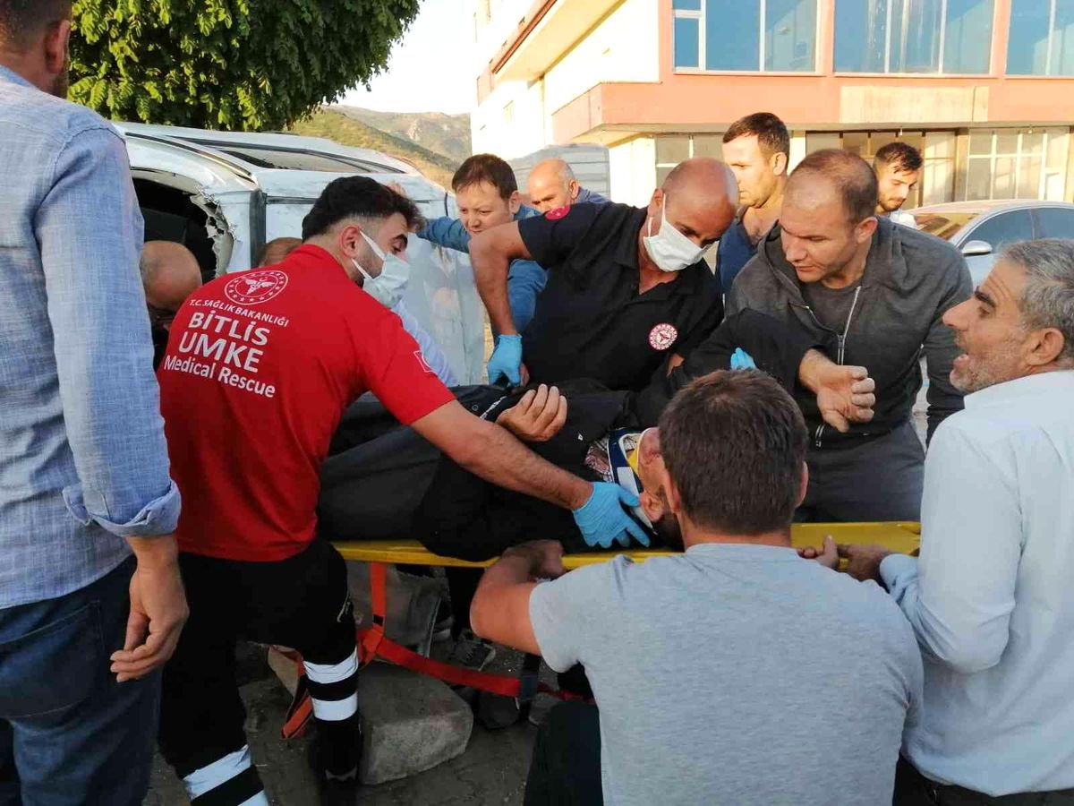 Son dakika haber... Bitlis'te trafik kazası: 4 yaralı