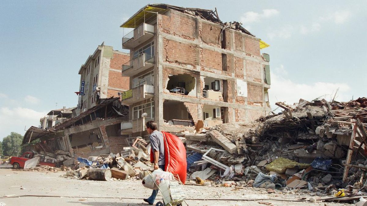 Deprem anında yapılması gerekenler! Deprem anında neler yapmalıyız?