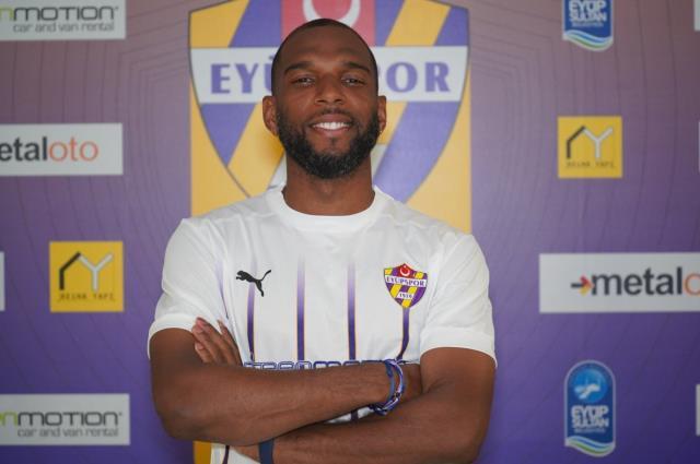 Eyüpspor'a imza atan Ryan Babel'den herkesi kahkaya boğan 'dolmuş şoförü' paylaşımı Eyüpspor'a imza atan Ryan Babel'den herkesi kahkaya boğan 'dolmuş şoförü' paylaşımı