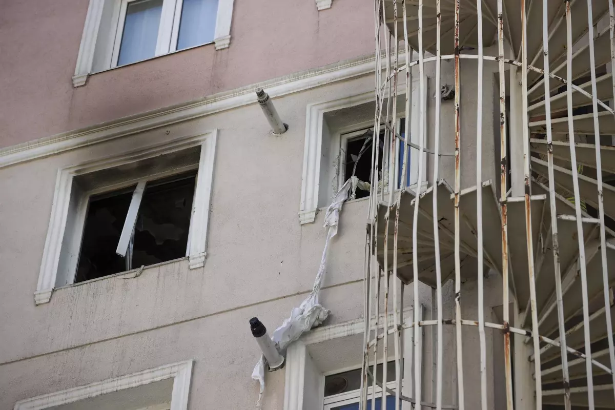 Üsküdar'da bir dairede meydana gelen patlamada 1 kişi yaralandı (4)