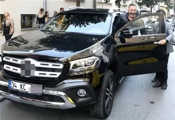 Ünlü komedyen Cem Yılmaz Bodrum'da kaza yaptı! Aracı servislik oldu