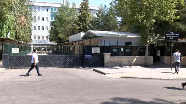 Balkona çıplak halde çıkıp kendini tatmin etti, komşularının uyarısına bile aldırmadı