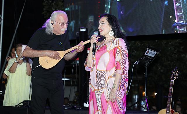 Cahit Berkay'dan Türkan Şoray'a... 'AŞIKTIM!'