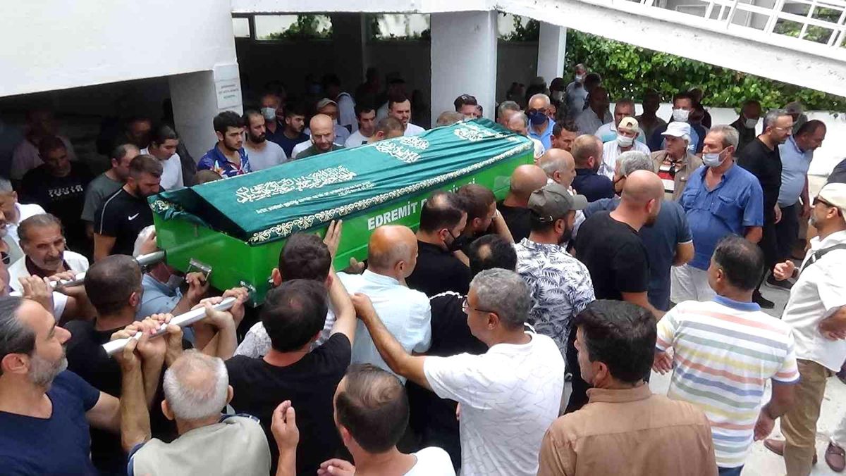 Son dakika haberi: Deniz kazasında boğulan Sinan Yeniçeri, son yolculuğuna uğurlandı
