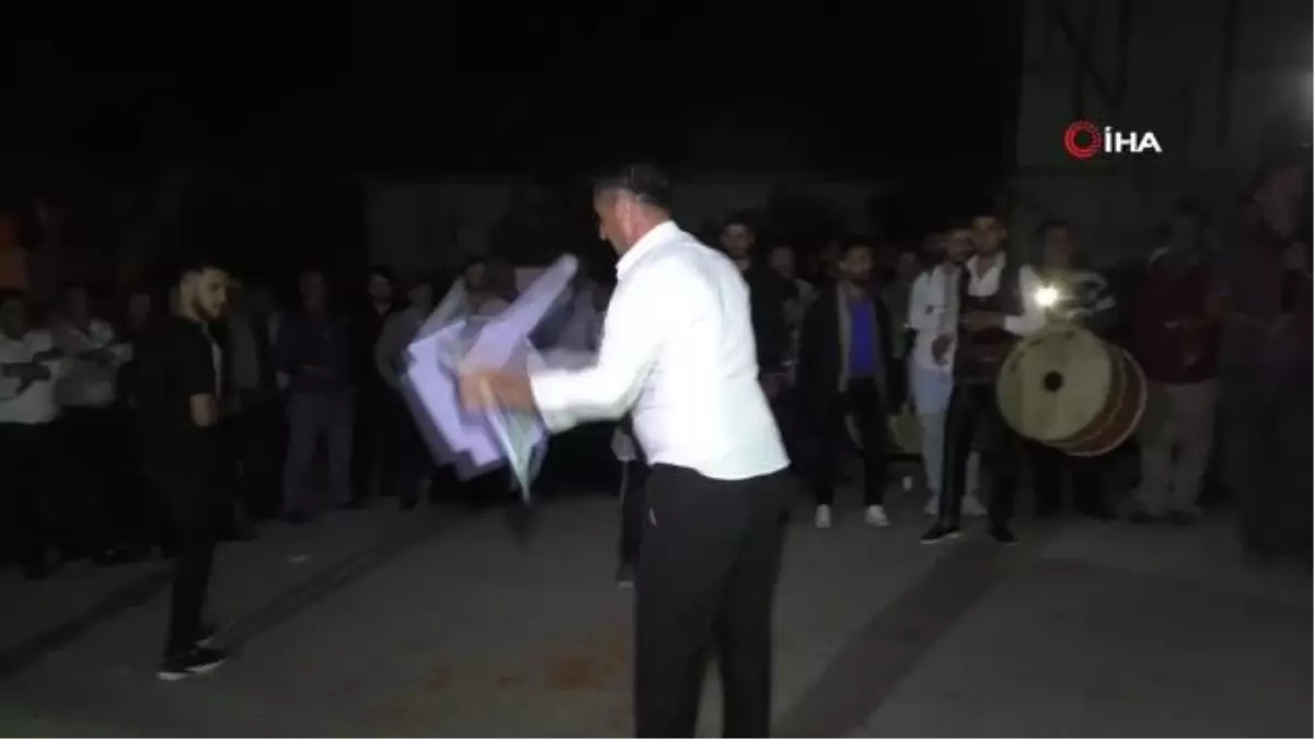 Düğünde sandalye ile güreş tutan davulcu herkesi şaşırttı