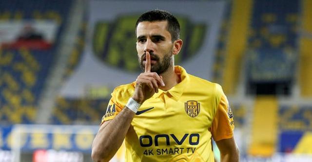 Fenerbahçe taraftarını çıldırtmıştı! Alper Potuk, 31 yaşından sonra yurt dışına transfer oluyor Fenerbahçe taraftarını çıldırtmıştı! Alper Potuk, 31 yaşından sonra yurt dışına transfer oluyor