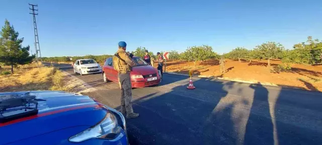 Jandarma fiyatı cep yakan antepfıstığını korumak için yol boyu nöbet tuttu