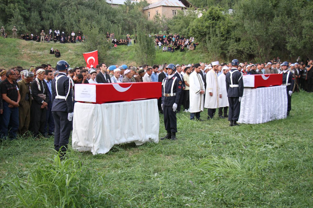 Pençe-Yıldırım Harekatı'nda şehit olan güvenlik korucuları son yolculuklarına uğurlandı