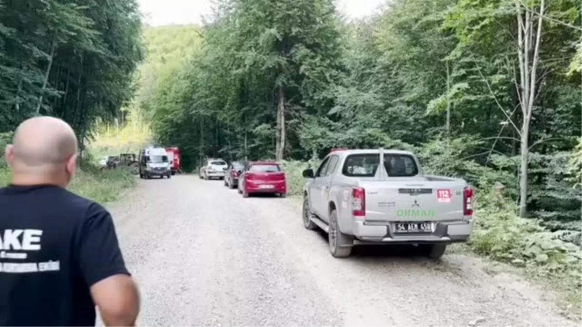 Sakarya'da devrilen traktörde sıkışan sürücü ve oğlu yaralandı