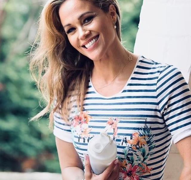 14 yaşındaki çocukla cinsel ilişkiye giren milyoner kadın, mahkemeye çuvalla para verdi