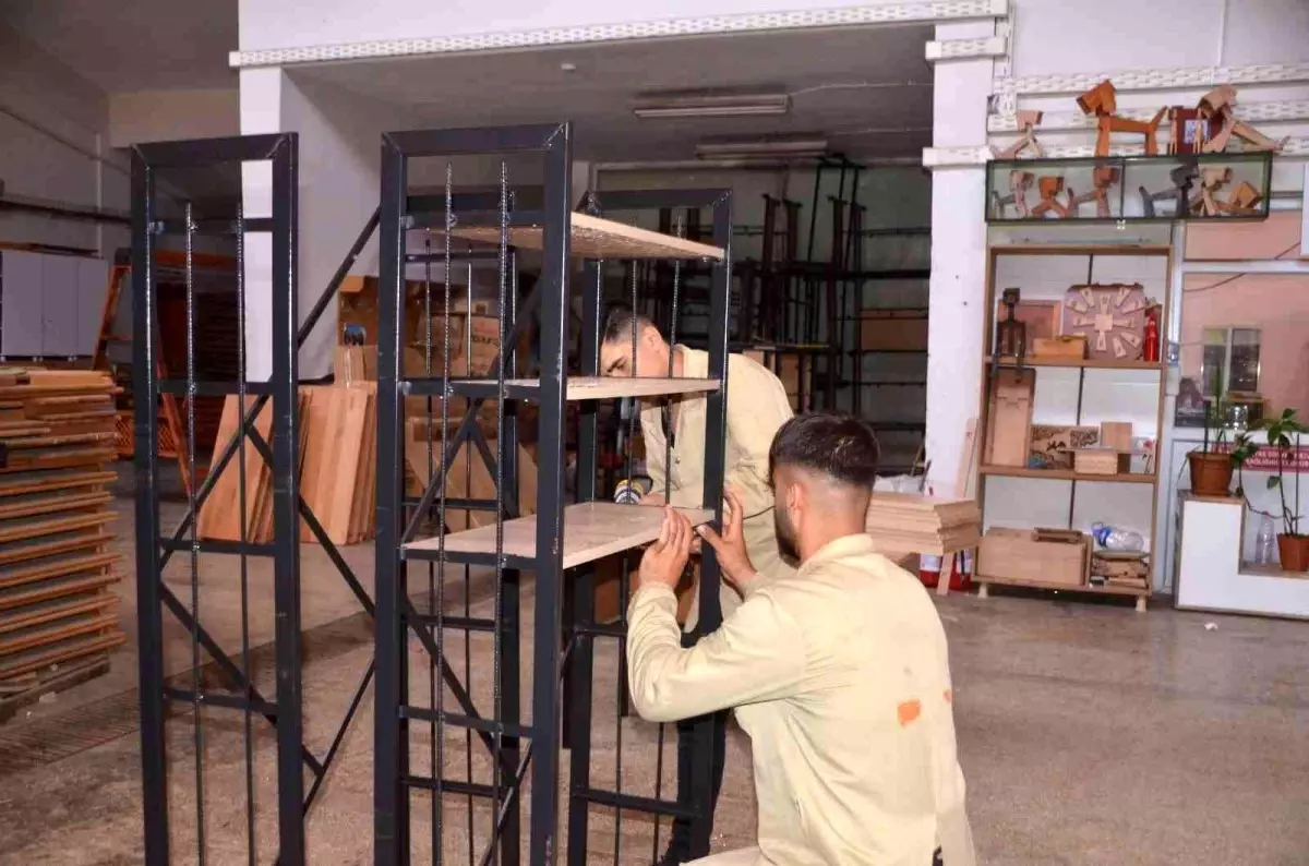 Devlet okulu, fabrika gibi üretim yapıyor