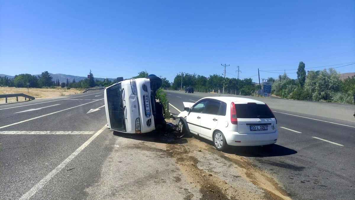 Son dakika haberi... Elazığ'da pikap ile kamyonet çarpıştı: 1 yaralı