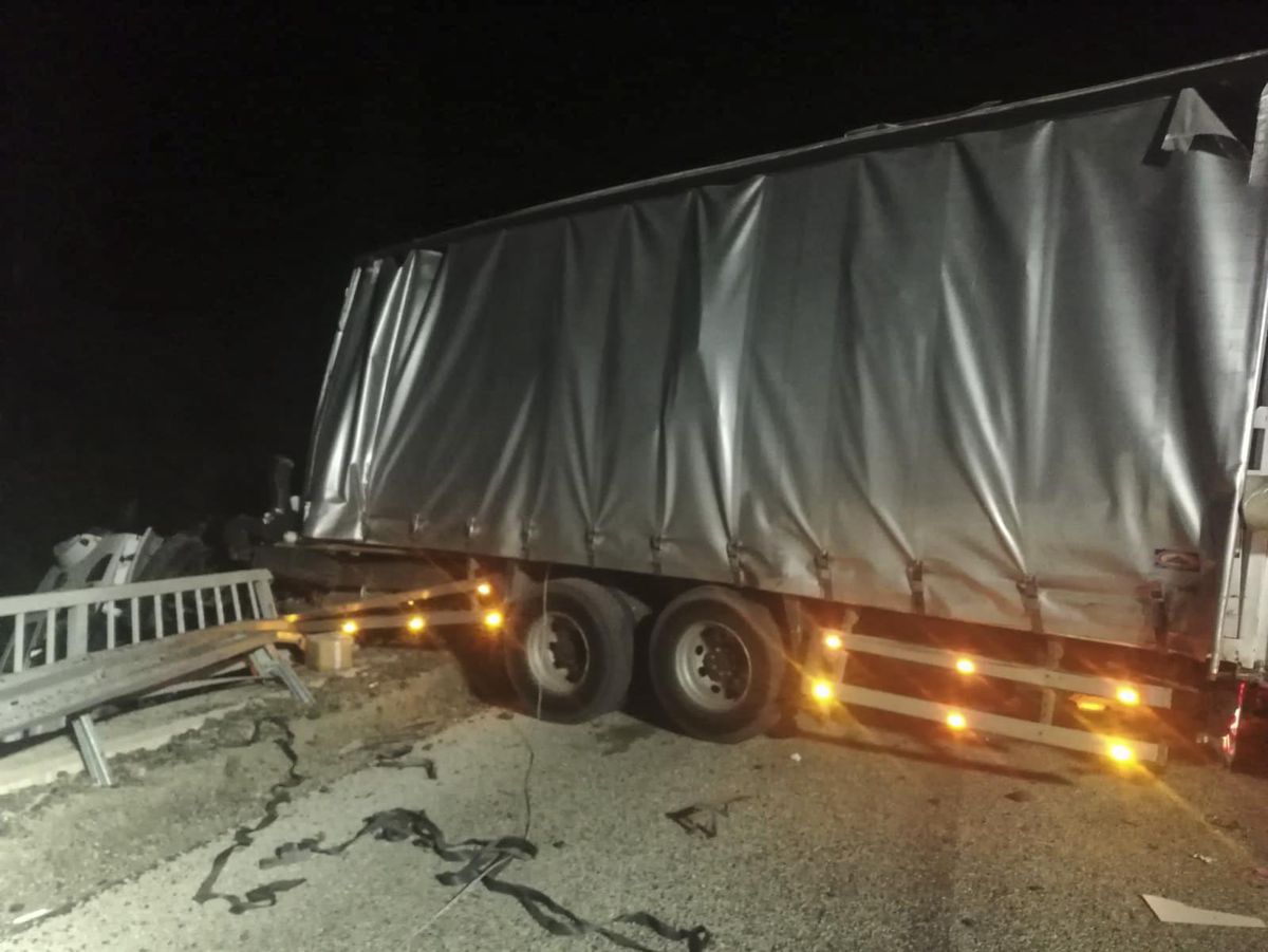 Erzurum'daki trafik kazasında tırdan suya düşen 1 kişi öldü, 3 kişi yaralandı