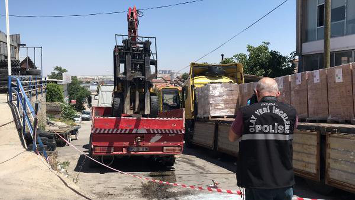 FORKLİFTİN ALTINDA KALAN OPERATÖR HAYATINI KAYBETTİ