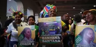 JOHANNESBURG - Afrika Şampiyonu Güney Afrika Kadın futbol takımına coşkulu karşılama