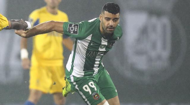 5 yıl önce Süper Lig'in kapısından dönen İranlı golcü oyuncu Fenerbahçe için geliyor