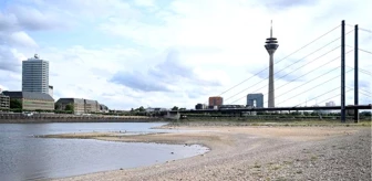 Almanya'da Kuraklık Ren Nehri'ni Vurdu