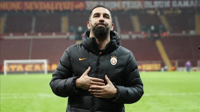 Futbolu bırakıyor mu? Arda Turan kariyerine nasıl devam edeceği yönündeki soruları yanıtladı