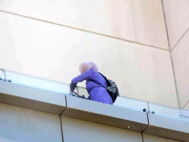 Son dakika haber | Genç kadını intihardan emniyet müdürü vazgeçirdi