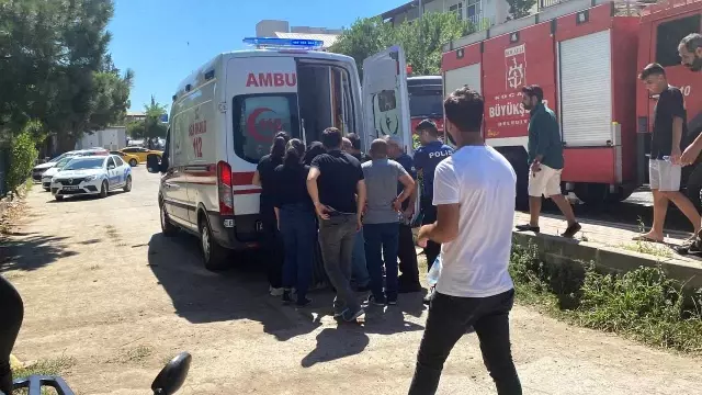 30 yıldır çalıştığı işten atılınca intihar etmek için çatıya çıkan şahıs 3 saatte ikna oldu