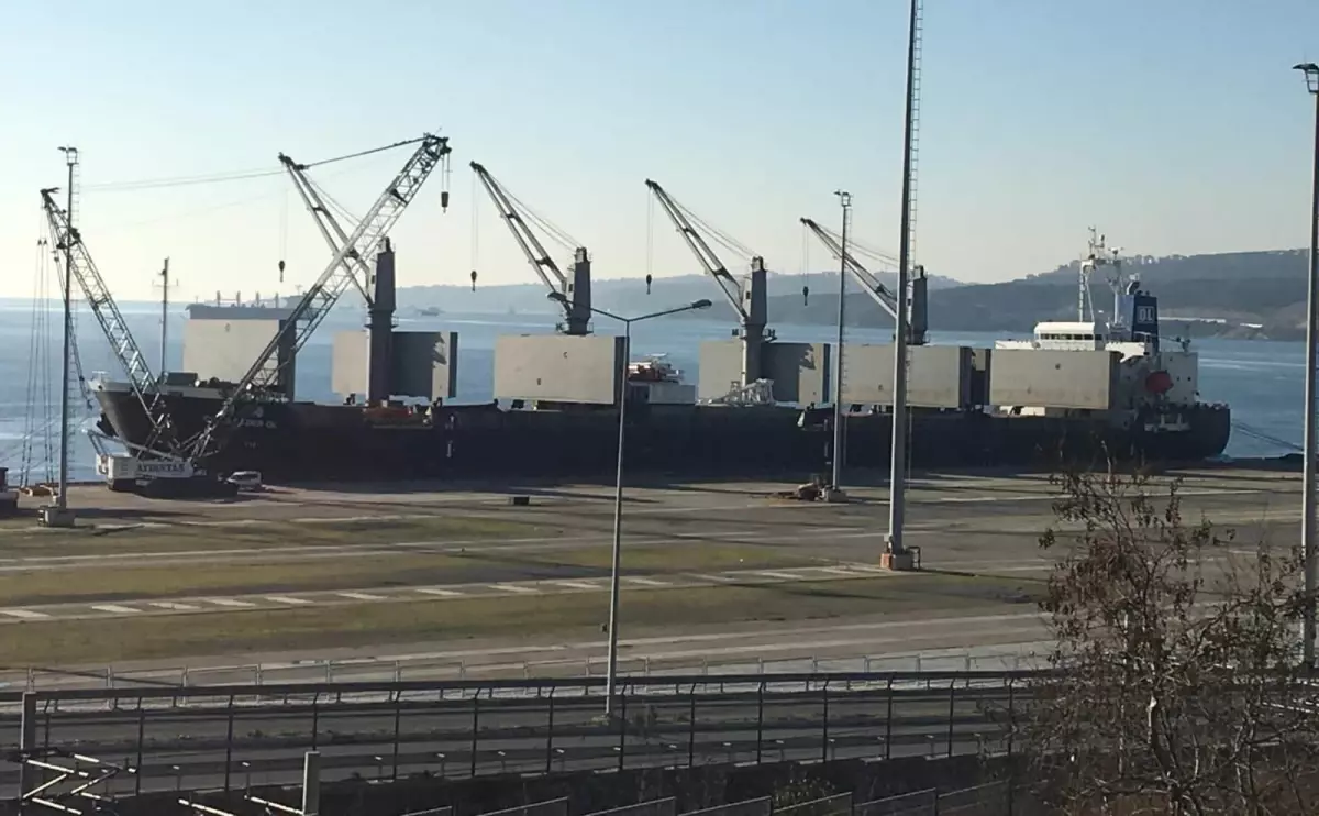 Son dakika haber | Kocaeli'deki bir limanda forklift ile yük arasında sıkışan işçi öldü