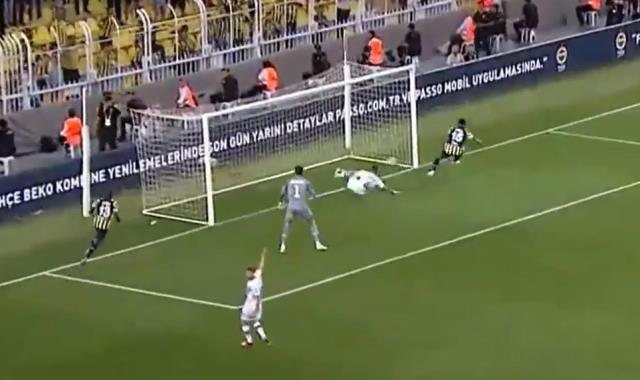 Sen ne yapıyorsun İtalyan! Fenerbahçe-Dinamo Kiev maçına hakemin gol kararı damga vurdu