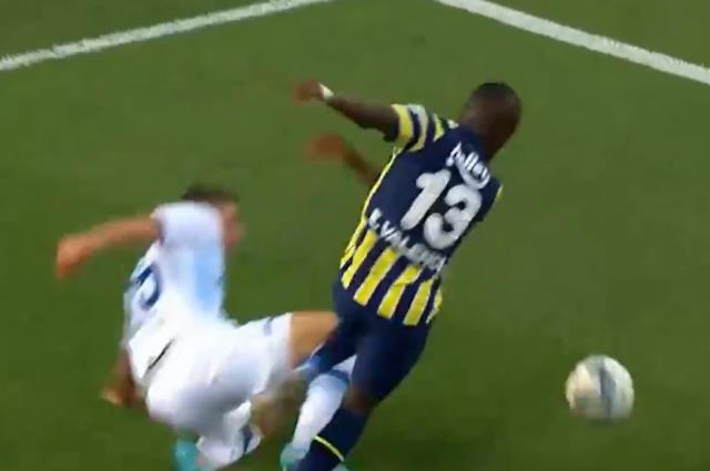 Sen ne yapıyorsun İtalyan! Fenerbahçe-Dinamo Kiev maçına hakemin gol kararı damga vurdu