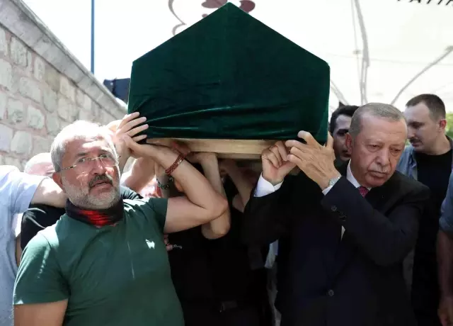 Cumhurbaşkanı Erdoğan, bir dönem gıda sektöründe birlikte çalıştığı ismin cenazesine katıldı