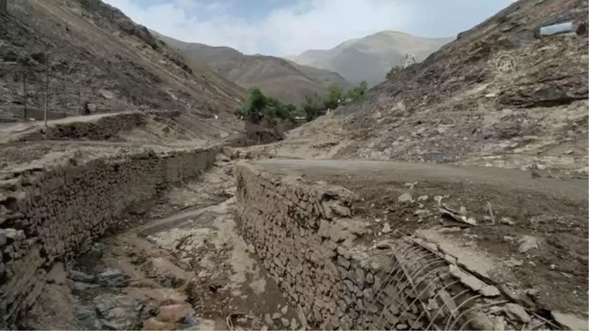 Tahran'ın kuzeybatısındaki sel felaketinde 6 kişi hayatını kaybetti (2)