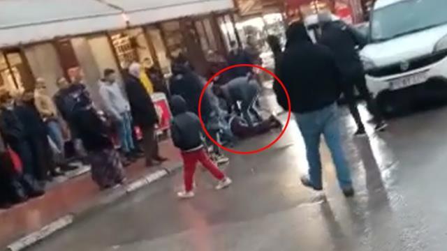 12 yaşındaki çocuk yere yatırılarak gözaltına alınmıştı! Polisler şimdi de aileye dava açtı 12 yaşındaki çocuk yere yatırılarak gözaltına alınmıştı! Polisler şimdi de aileye dava açtı