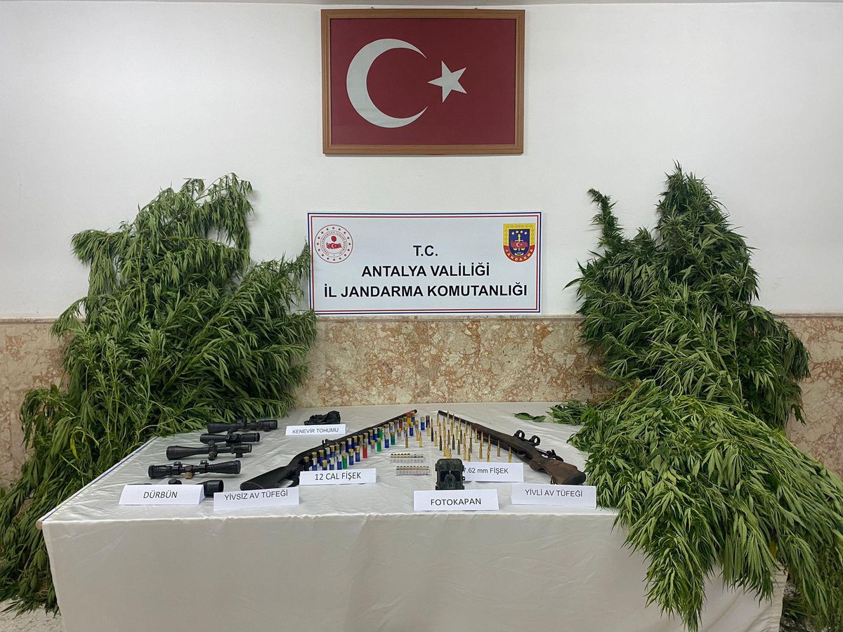 Antalya'da uyuşturucu operasyonunda 4 kişi yakalandı