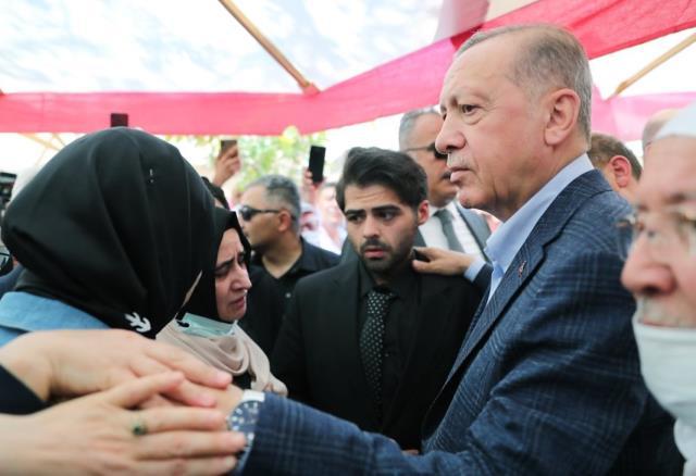 Cumhurbaşkanı Erdoğan, yakın dostunu böyle uğurladı: Hakan sen de hakkını bize helal et