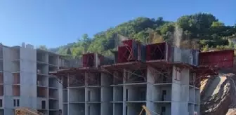Devrilen vincin altında kalan operatör öldü