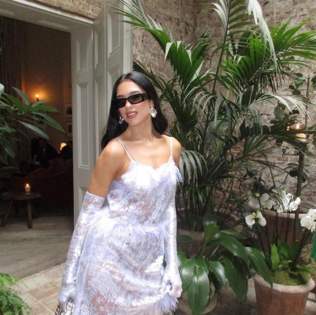 Dua Lipa konserinde havai fişek paniği: 3 yaralı