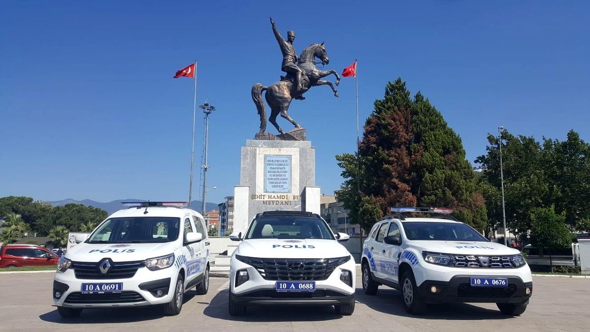 Son dakika haberleri | Edremit İlçe Emniyet Müdürlüğü bünyesinde üç yeni resmi araç hizmete girdi