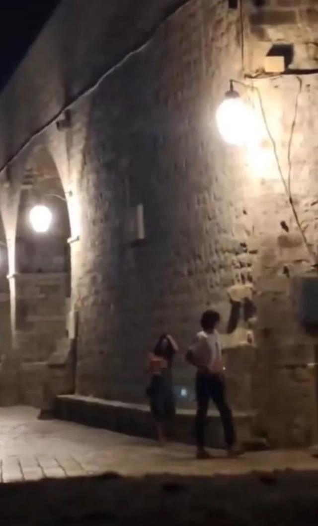 Game of Thrones'un çekildiği yerde cinsel ilişkiye girerken yakalandılar