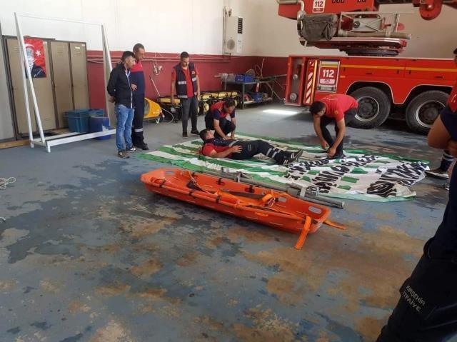 Kırşehir Belediye personelleri bayrağa bastı, taraftarlar çılgına döndü Kırşehir Belediye personelleri bayrağa bastı, taraftarlar çılgına döndü