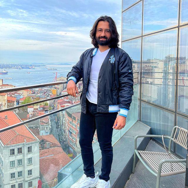 Koray Avcı, sahneye atla geldi