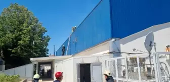 Yüzme havuzunda yangın paniği: 4 kişi dumandan etkilendi