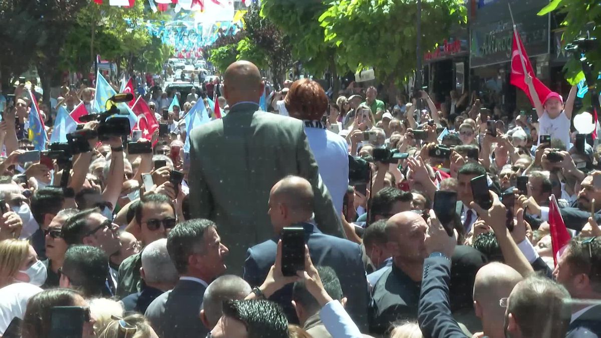 Balıkesir haberi... Akşener'in, Bandırma'da Dinlediği Üretici: 'Bölgemizde Çiçek Hastalığı Var. Hayvanlarımız Ölmeye Başlıyor, Ondan Sonra Aşı Vurmaya Geliyorlar'