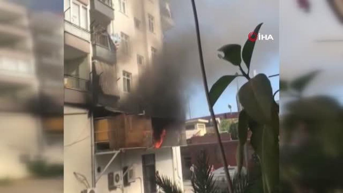 Alev alan jenaratörün dumanı binayı sardı, vatandaşlar panikle binadan böyle kaçtı